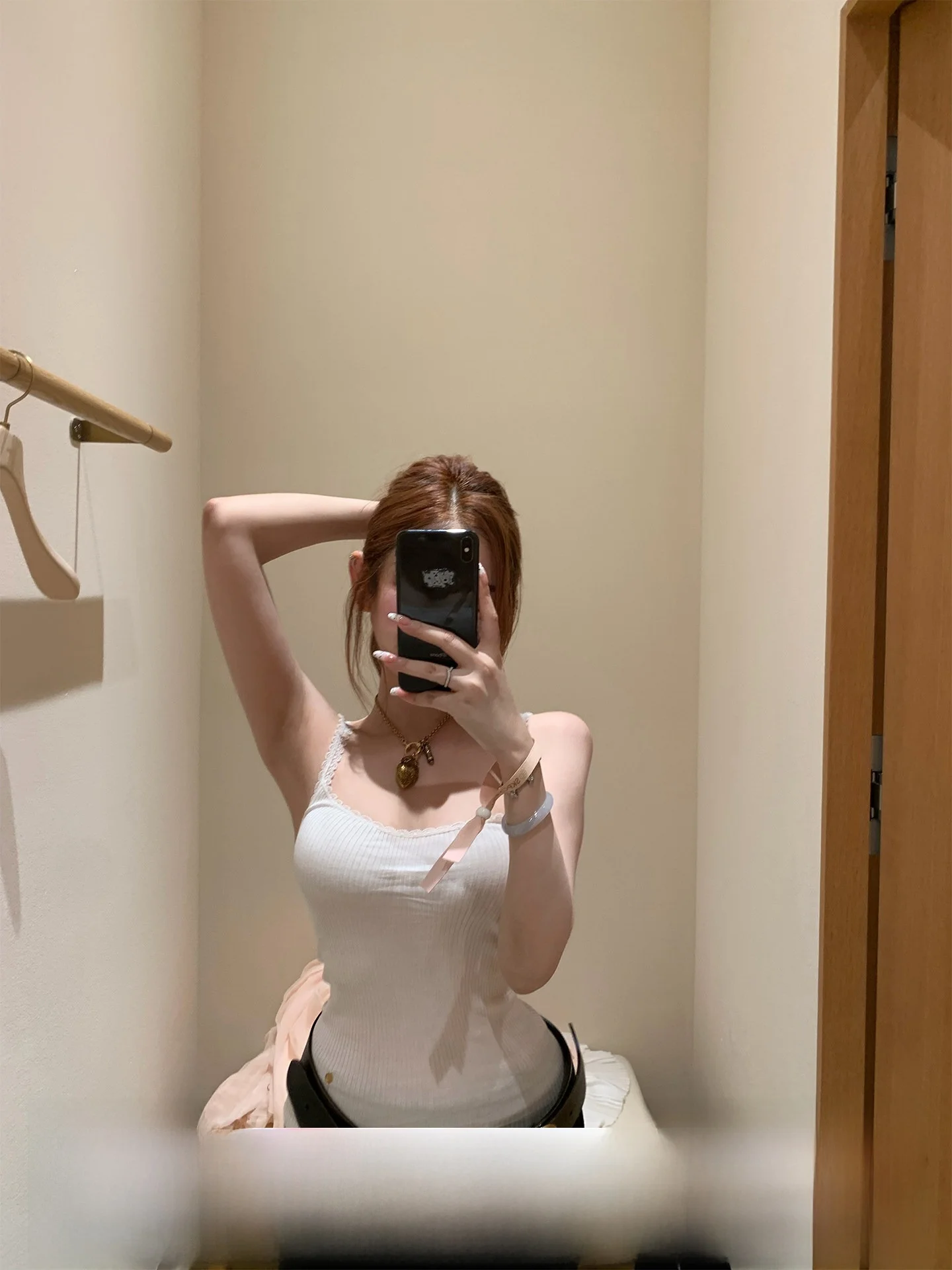DOGGYQIN Lace Trim Slim Fit Soft Strap Vest High Density Lace Feminine Style Casual Wear Daily Look Ladies' Outerwear
DOGGYQIN Lace Trim Slim Fit Soft Strap Vest High Density Lace Feminine Style Casual Wear Daily Look Ladies' Outerwear