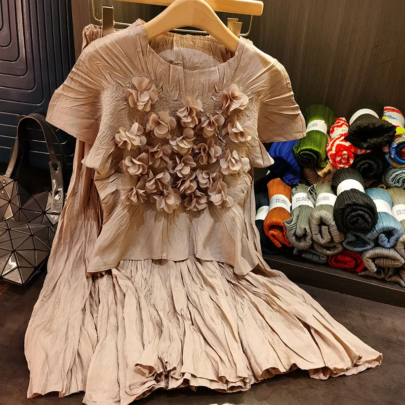 Miyake Pleated Original Skirt Suit Women 2025 Spring Summer Fashion Round Neck Short Sleeve Top Hem Half-body Skirt 2-piece Set
Miyake Pleated Original Skirt Suit Women 2025 Spring Summer Fashion Round Neck Short Sleeve Top Hem Half-body Skirt 2-piece Set