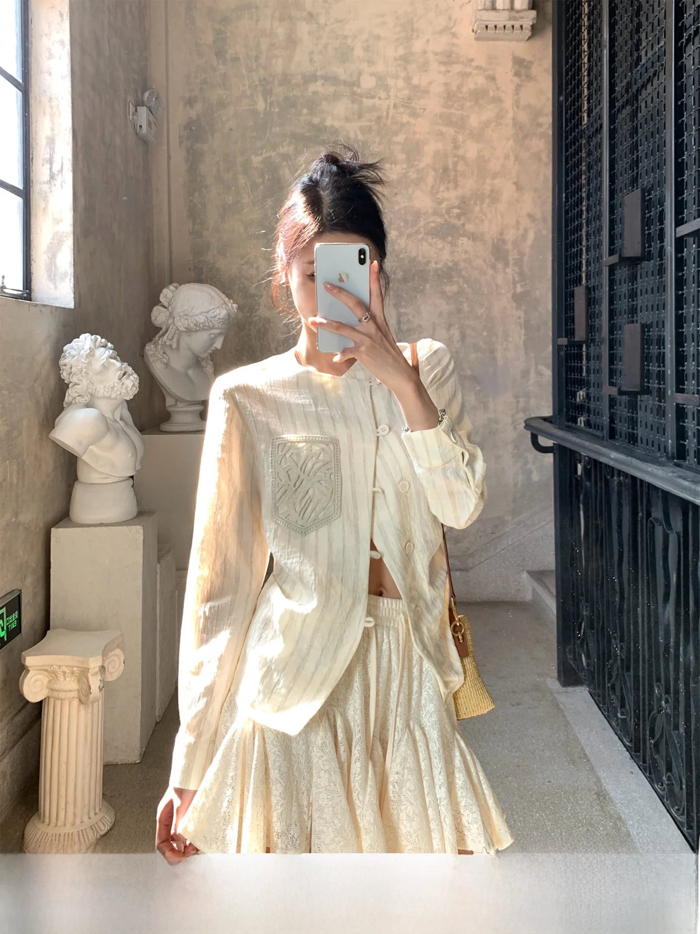 New Chinese Style Shirt Short Jacket Heavyweight Linen 3D Embroidery Spring Top Women's Long Sleeve Button Strip Pattern
New Chinese Style Shirt Short Jacket Heavyweight Linen 3D Embroidery Spring Top Women's Long Sleeve Button Strip Pattern