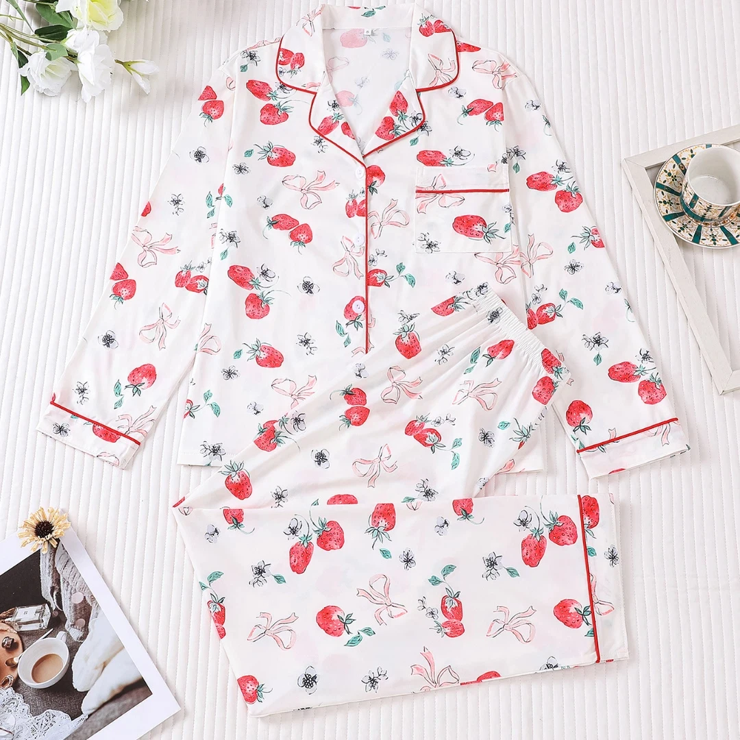 Белый женский пижамный комплект на рождественскую тематику с лацканами с клубничным принтом, длинными рукавами и длинными брюками, домашняя одежда, подарки
Белый женский пижамный комплект на рождественскую тематику с лацканами с клубничным принтом, длинными рукавами и длинными брюками, домашняя одежда, подарки