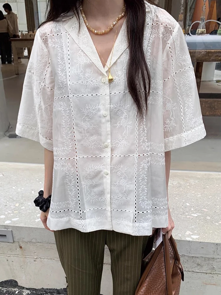 Retro Chic Summer ort Sve Embroidered Lace irt Loose Fit Suit Collar Versatile Hollow out Design Women's Faion Top
Retro Chic Summer ort Sve Embroidered Lace irt Loose Fit Suit Collar Versatile Hollow out Design Women's Faion Top