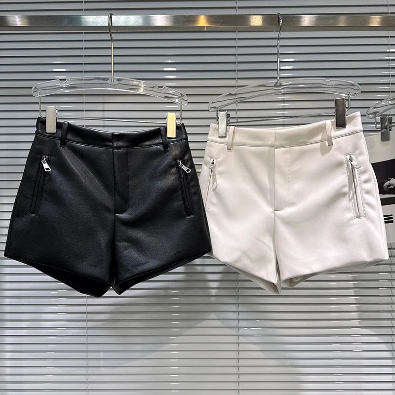 2025 Autumn and winter new cool and spicy style slim fit design simple zipper three-quarter PU leather shorts pants
2025 Autumn and winter new cool and spicy style slim fit design simple zipper three-quarter PU leather shorts pants