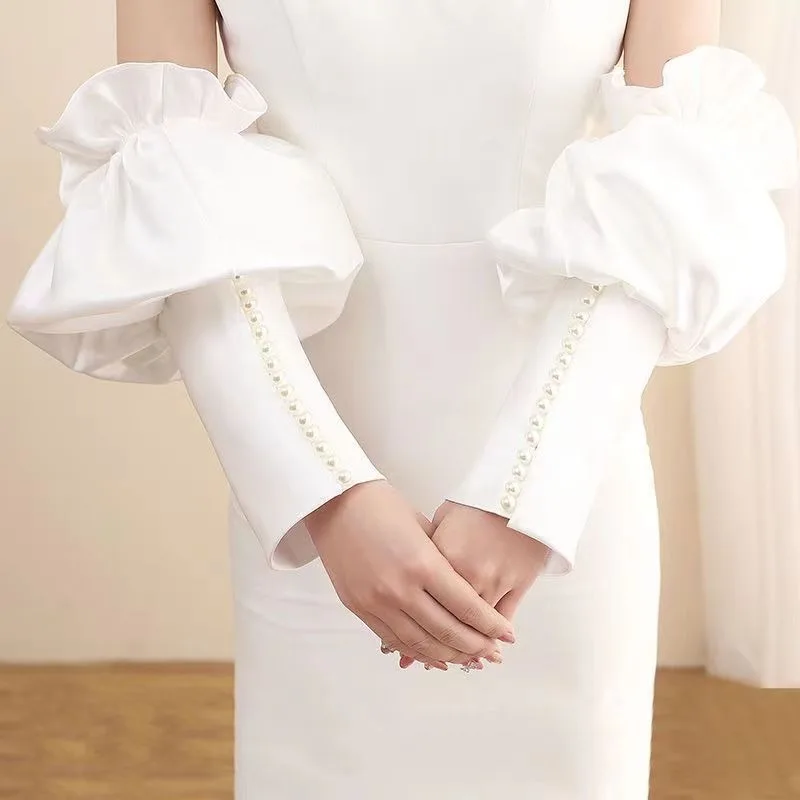 Невеста с пышными рукавами, длинное атласное жемчужное платье в стиле ретро, элитное платье в дворцовом стиле, свадебные аксессуары
Невеста с пышными рукавами, длинное атласное жемчужное платье в стиле ретро, элитное платье в дворцовом стиле, свадебные аксессуары