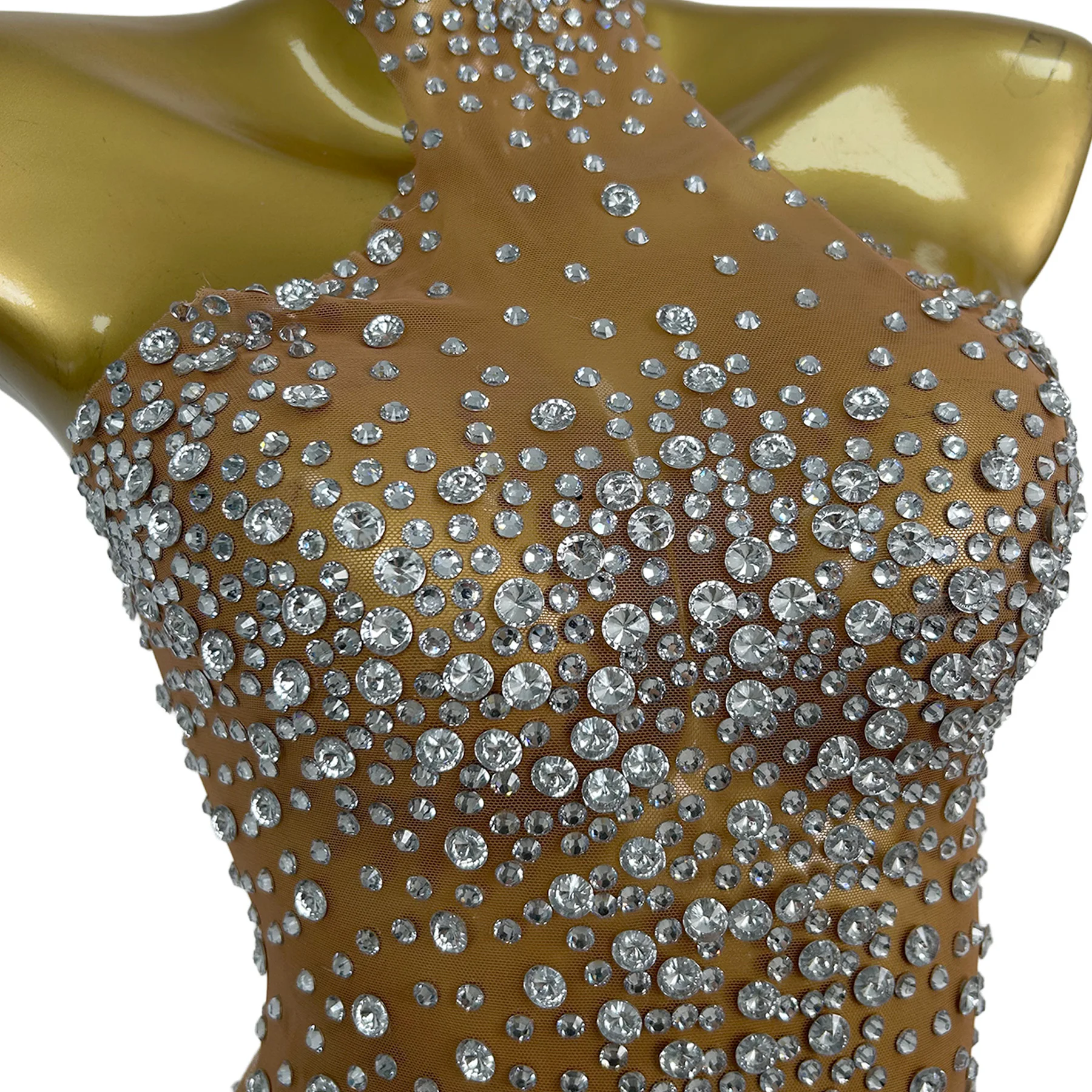 Jianbian Sheer Nude Mesh Base Dress with All Over Silver Rhinestones and High Neck Design for Evening Parties and Cabaret Events
Jianbian Sheer Nude Mesh Base Dress with All Over Silver Rhinestones and High Neck Design for Evening Parties and Cabaret Events