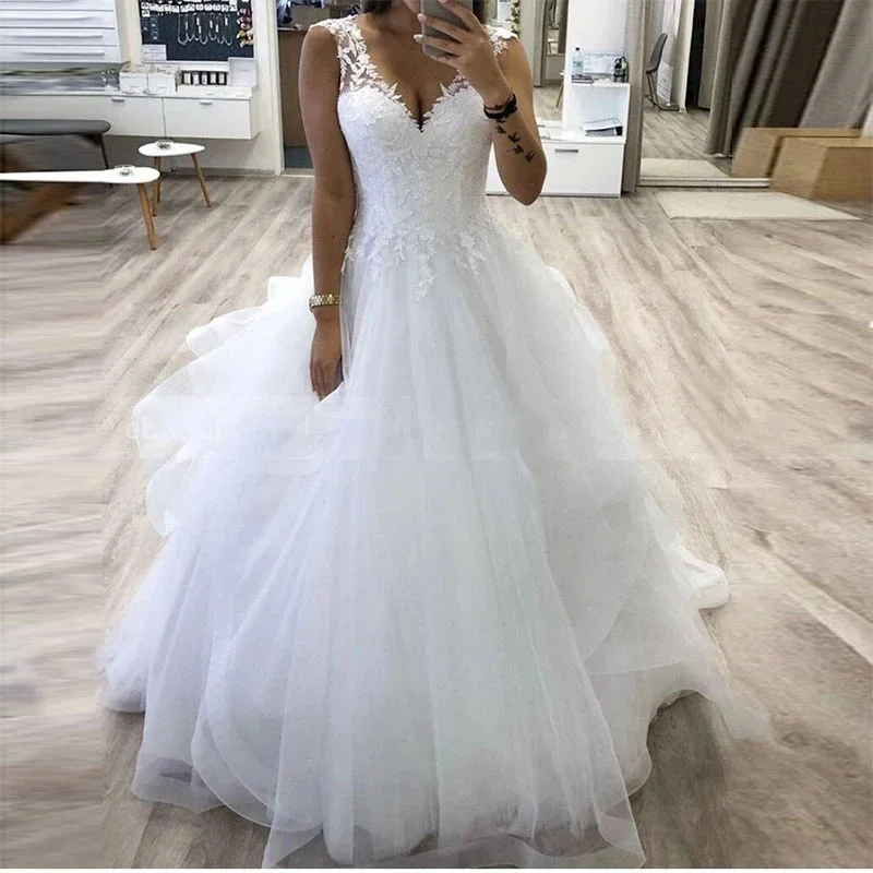 Sleeveless Princess Wedding Dress With Tiered Tulle Skirt V-neck Customize Bride Dress Ball Gown Robe De Mariee
Sleeveless Princess Wedding Dress With Tiered Tulle Skirt V-neck Customize Bride Dress Ball Gown Robe De Mariee
