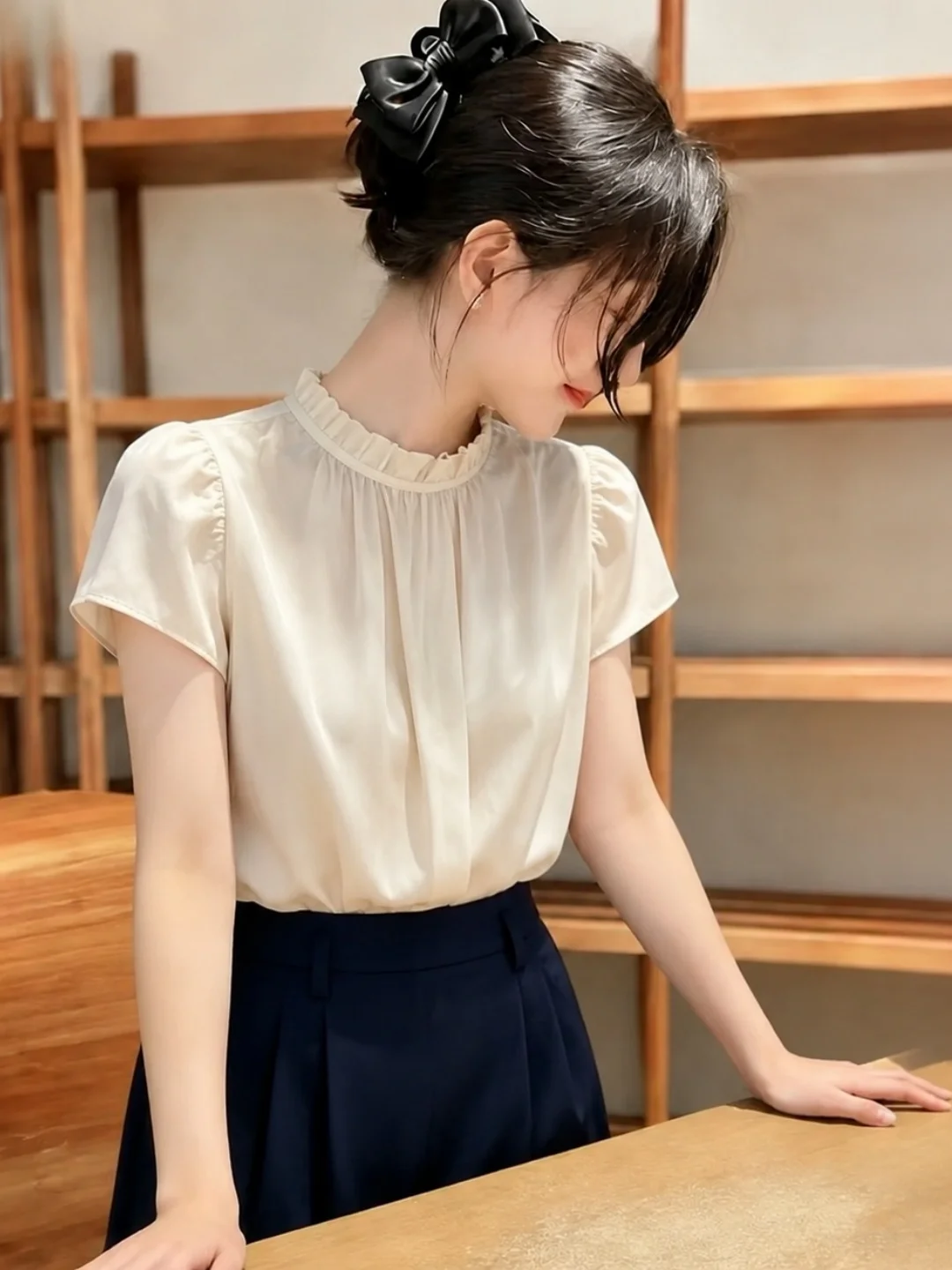 Elegant Slimming Short Sleeve Shirt Women's Fashionable Summer High-End Sense Unique New Style Korean Version Straight Cut
Elegant Slimming Short Sleeve Shirt Women's Fashionable Summer High-End Sense Unique New Style Korean Version Straight Cut