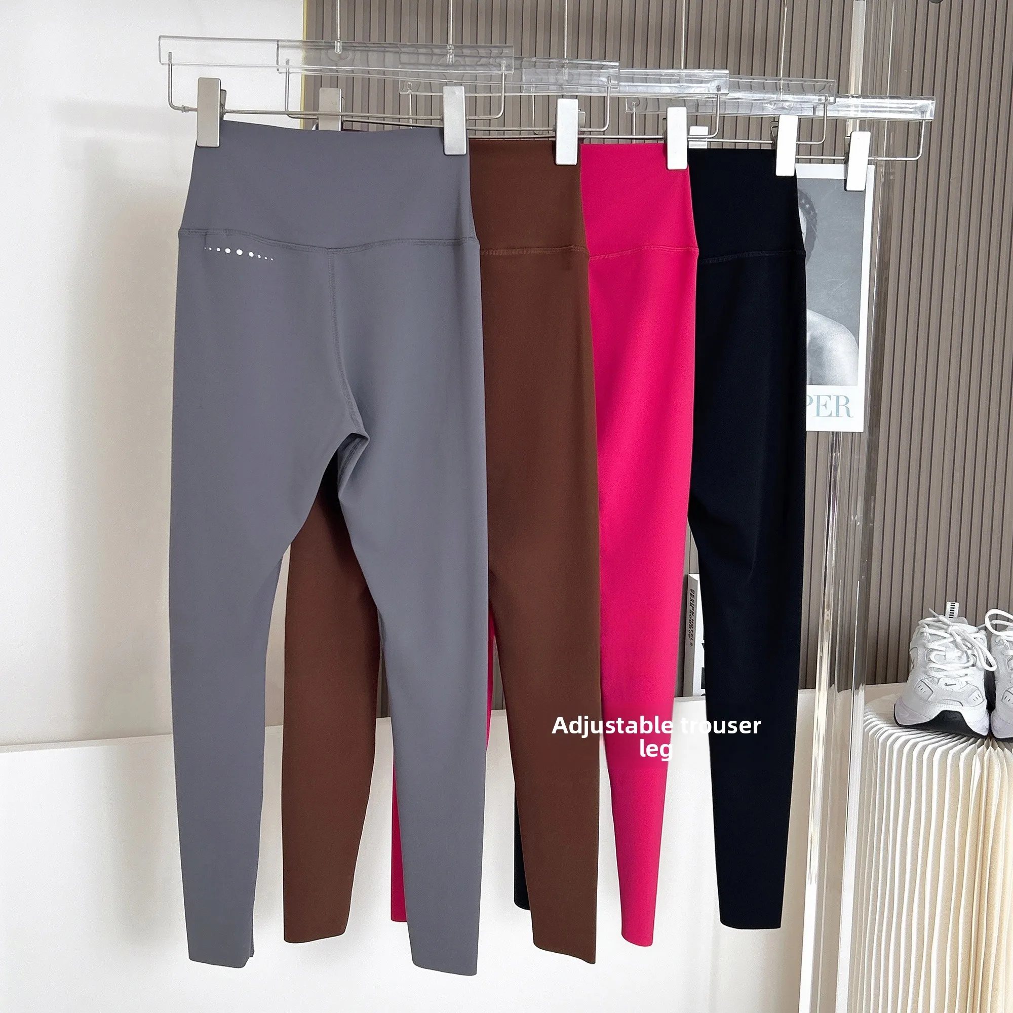 High-Waist Butt-Lifting Yoga Pants Women's Reflective Print Peach Butt Sports Tight Pants Outdoor Running Fitn Long Trousers
High-Waist Butt-Lifting Yoga Pants Women's Reflective Print Peach Butt Sports Tight Pants Outdoor Running Fitn Long Trousers