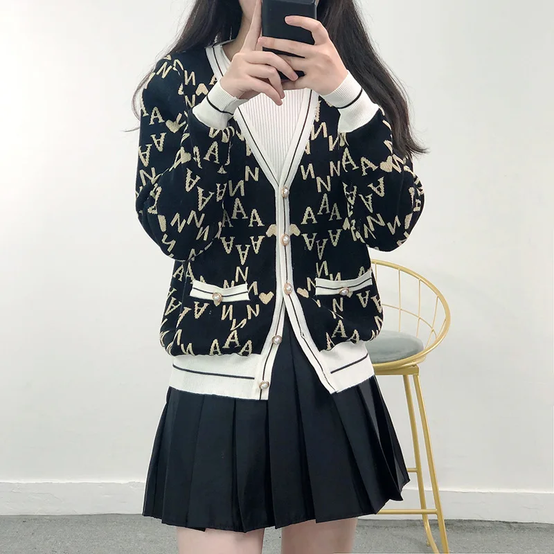 Spring and Autumn Women's New Knit Sweater Cardigan V-neck Letter Jacquard Outer Wear Small Coat Sweater
Spring and Autumn Women's New Knit Sweater Cardigan V-neck Letter Jacquard Outer Wear Small Coat Sweater