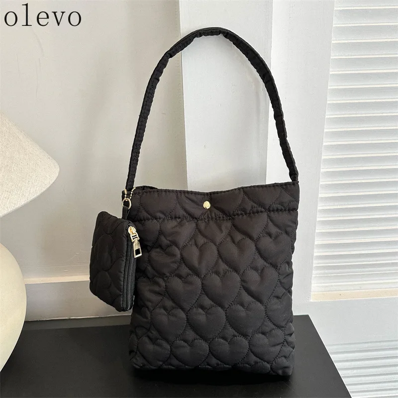 New Casual Down Cotton Padded Large Capacity Handbag Fashion Solid Color Quilted Tote Bag for Women Trendy Fluffy Shoulder Bag
New Casual Down Cotton Padded Large Capacity Handbag Fashion Solid Color Quilted Tote Bag for Women Trendy Fluffy Shoulder Bag