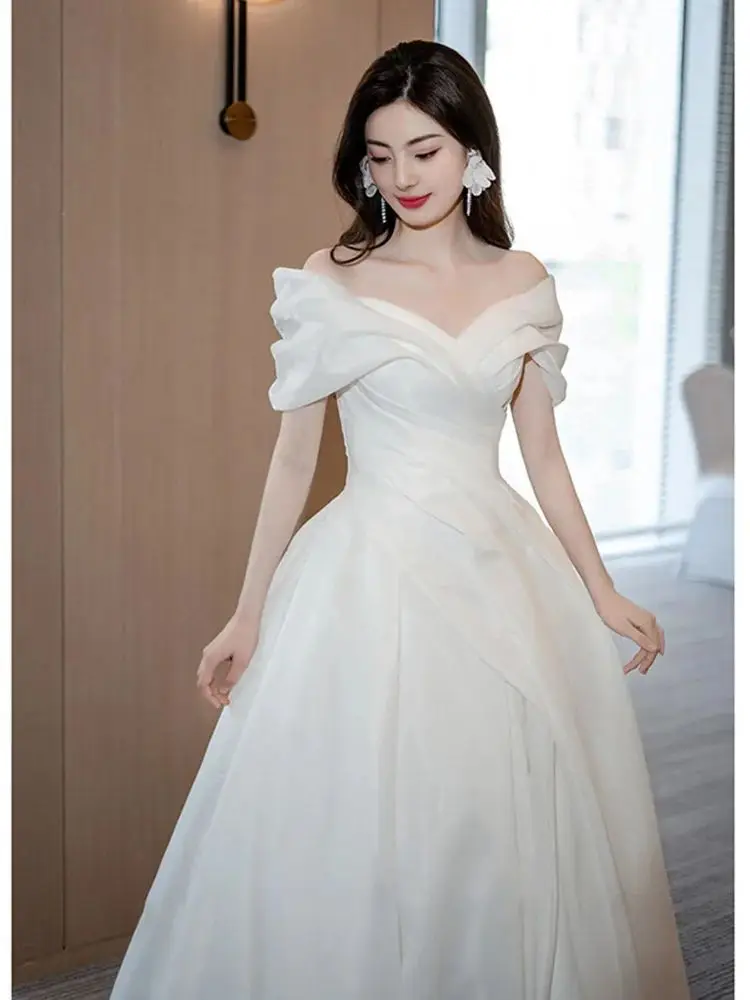 Elegant Off-Shoulder French Satin Wedding Dress Simple A-Line Gown Women's Light Luxury Solid White Pleated A-line Brides Dress
Elegant Off-Shoulder French Satin Wedding Dress Simple A-Line Gown Women's Light Luxury Solid White Pleated A-line Brides Dress