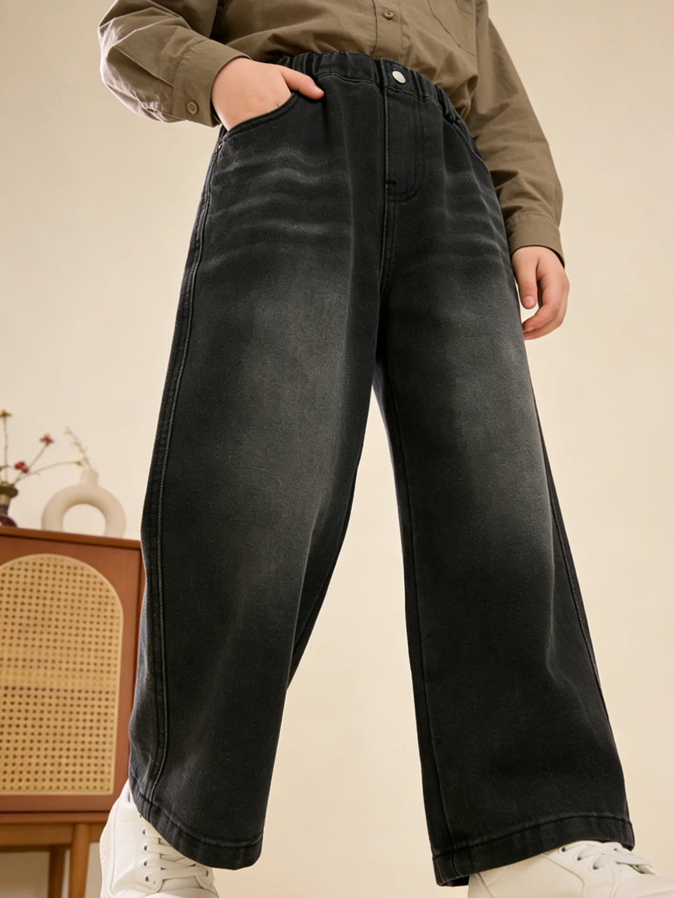 YMGN Kids Black Washed Denim Wide Leg Pants, Elastic Waist Letter Embroidery Casual Trousers For Boys And Girls
YMGN Kids Black Washed Denim Wide Leg Pants, Elastic Waist Letter Embroidery Casual Trousers For Boys And Girls