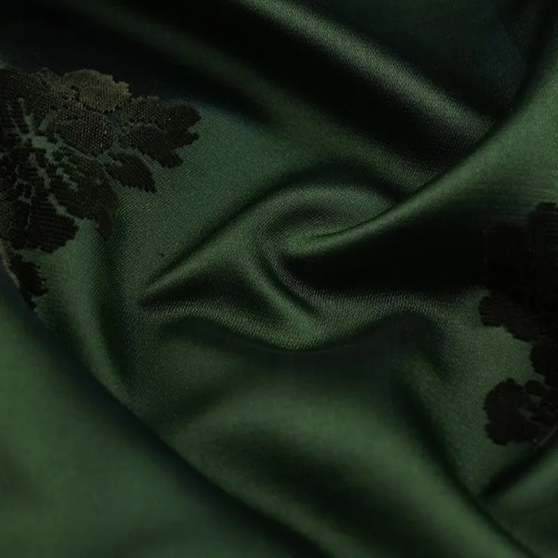 Handmade Zhangzhou satin jacquard fabric polyester fiber traditional pattern Chinese clothing waistcoat and cheongsam
Handmade Zhangzhou satin jacquard fabric polyester fiber traditional pattern Chinese clothing waistcoat and cheongsam