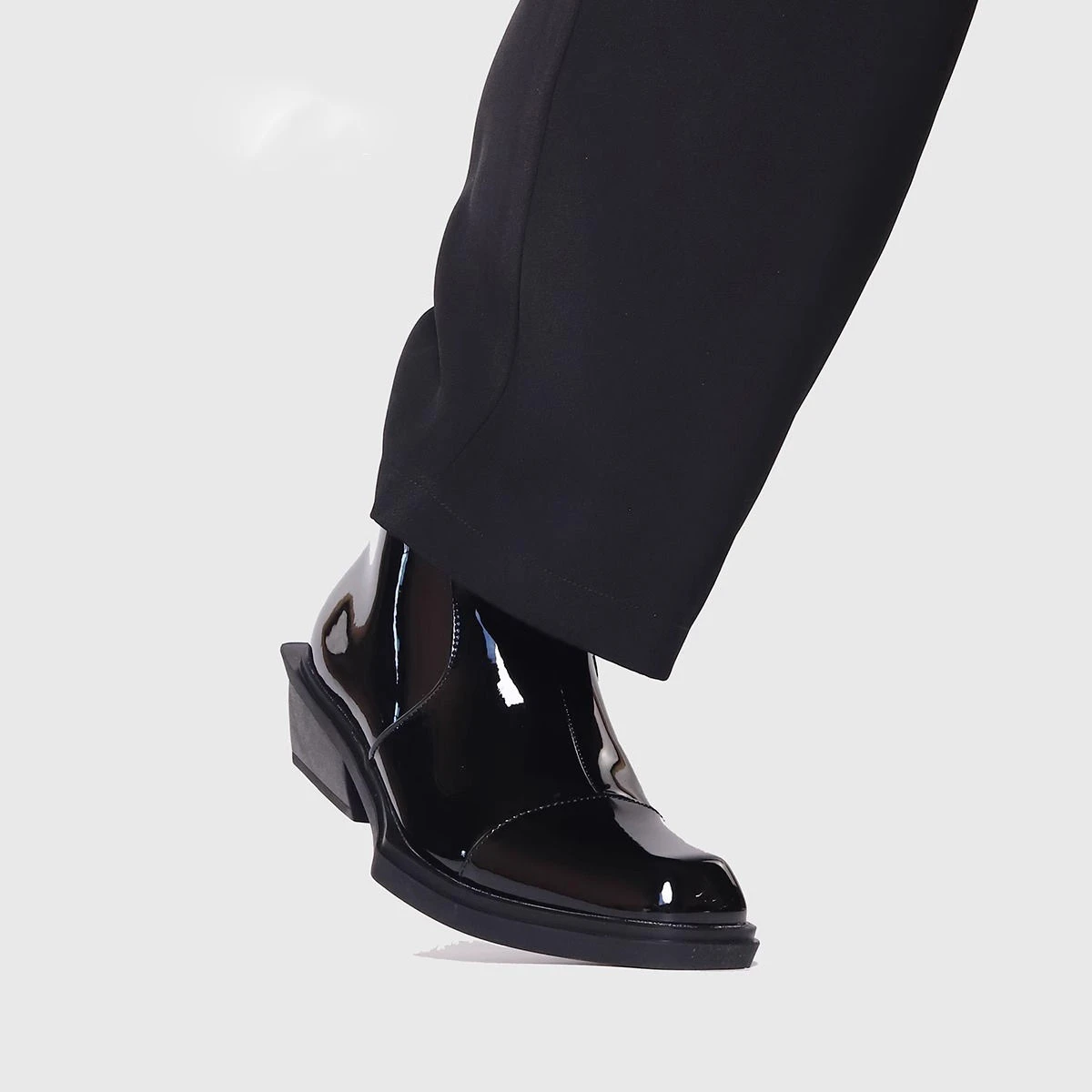 Men's Chelsea Boots Boots Short Tube Fleece Lined High Top Pointed Toe British Style Thick Bottom Boots Warm Winter Shoes
Men's Chelsea Boots Boots Short Tube Fleece Lined High Top Pointed Toe British Style Thick Bottom Boots Warm Winter Shoes