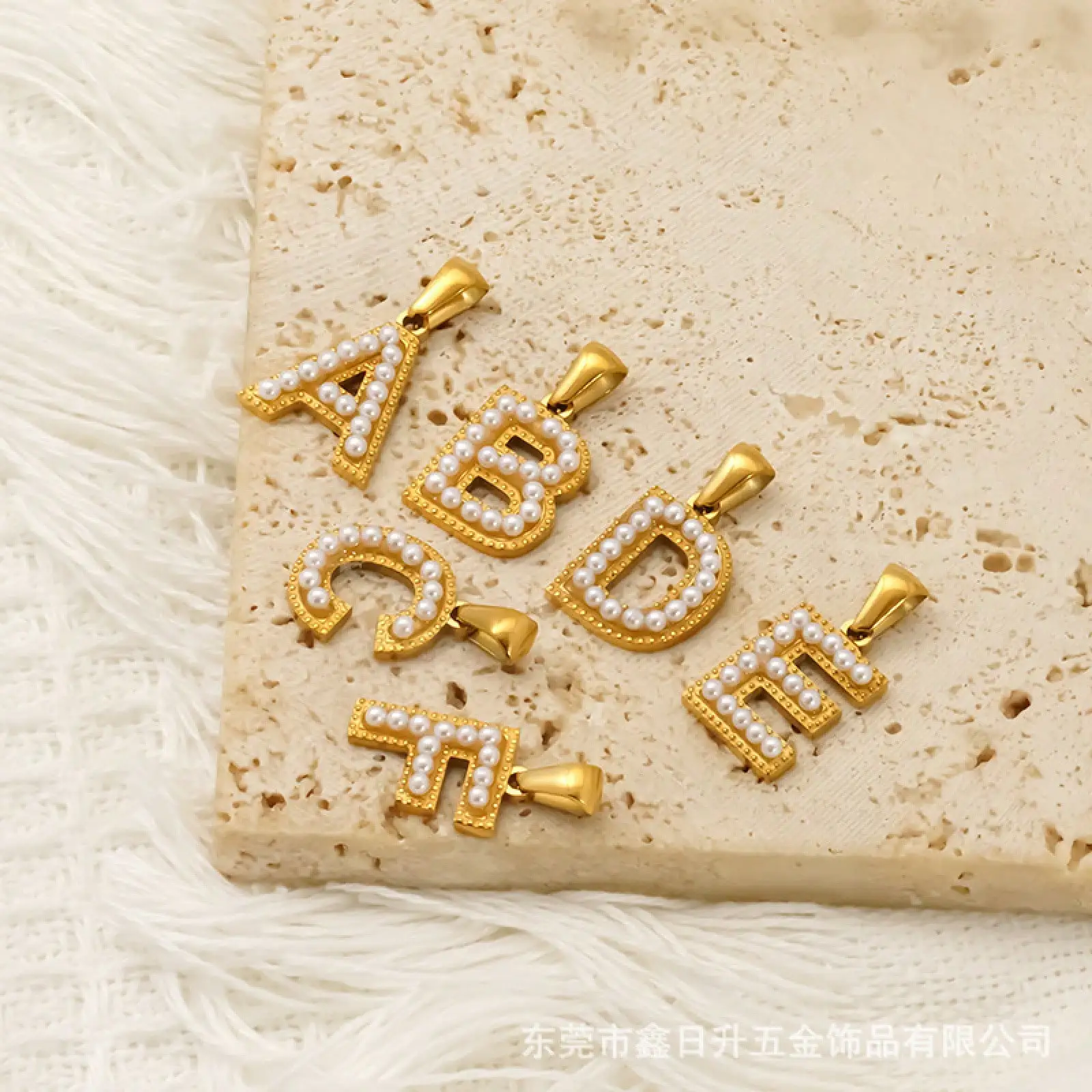 New European And American Style Pearl And Rhinestone 26 English Letter 18K Pendants DIY Stainless Steel Jewelry Accessories In Stock For Wholesale
New European And American Style Pearl And Rhinestone 26 English Letter 18K Pendants DIY Stainless Steel Jewelry Accessories In Stock For Wholesale