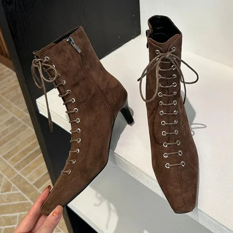 Sexy Square Toe Lace-up Ankle Boots for Women Fashion Faux Suede Modern Short Boots Female Elegant Kitten Heels Designer Heels
Sexy Square Toe Lace-up Ankle Boots for Women Fashion Faux Suede Modern Short Boots Female Elegant Kitten Heels Designer Heels