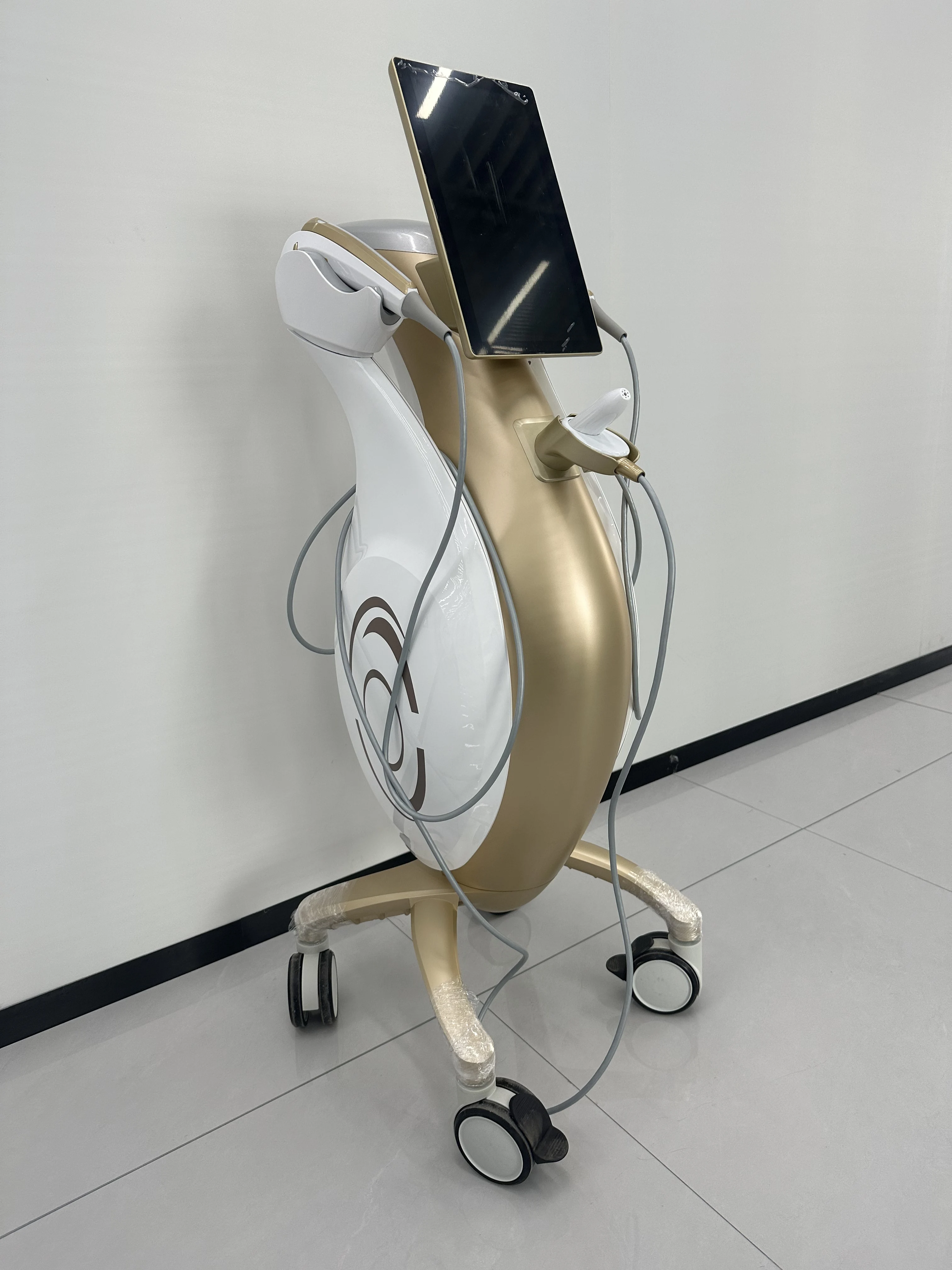 Профессиональный аппарат для салонов красоты 2026 года: бестселлер для лица и тела
Профессиональный аппарат для салонов красоты 2026 года: бестселлер для лица и тела