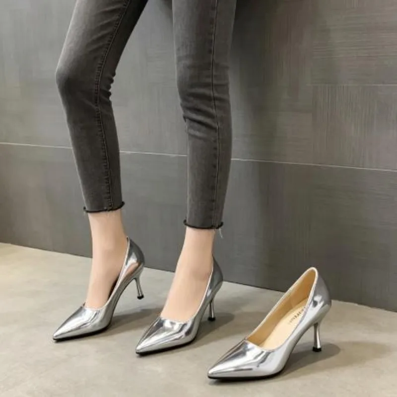 2026 New Lady Pointe Toe Gold Silver Pumps Female Wedding Bridal Shoes Fashion Women Patent Leather High Heels Plus Size 45
2026 New Lady Pointe Toe Gold Silver Pumps Female Wedding Bridal Shoes Fashion Women Patent Leather High Heels Plus Size 45