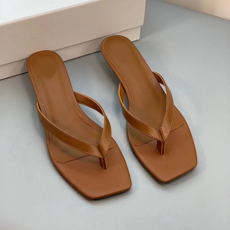 Luxury Brand Leather Heeled Flip Flops Black Women's Square Toe Kitten Heel Flip Flops Thong Sandals Casual Summer Slides
Luxury Brand Leather Heeled Flip Flops Black Women's Square Toe Kitten Heel Flip Flops Thong Sandals Casual Summer Slides