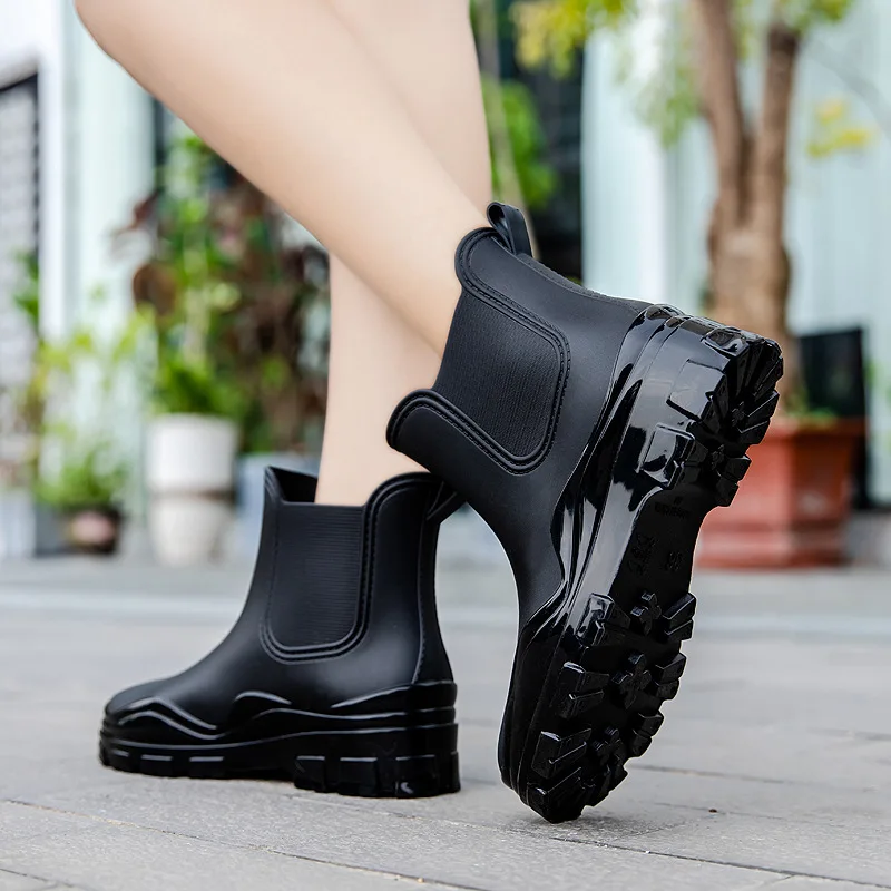 Women's Mid-Calf Rain Boots Thick Bottom Candy Colored Fashionable Waterproof Non-Slip Spring Autumn Seasonal Outerwear
Women's Mid-Calf Rain Boots Thick Bottom Candy Colored Fashionable Waterproof Non-Slip Spring Autumn Seasonal Outerwear