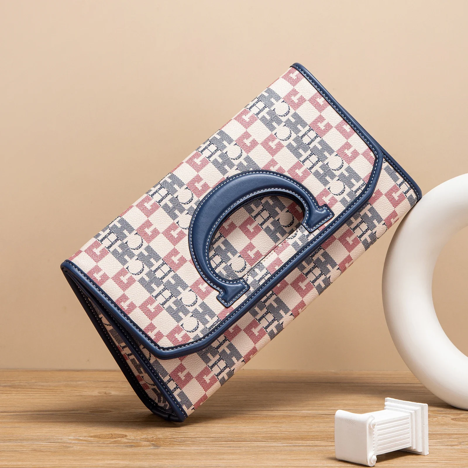 Летняя ретро новинка 2025 года, складной кошелек, женская большая сумка с принтом, дизайнерская сумка для хранения
Летняя ретро новинка 2025 года, складной кошелек, женская большая сумка с принтом, дизайнерская сумка для хранения