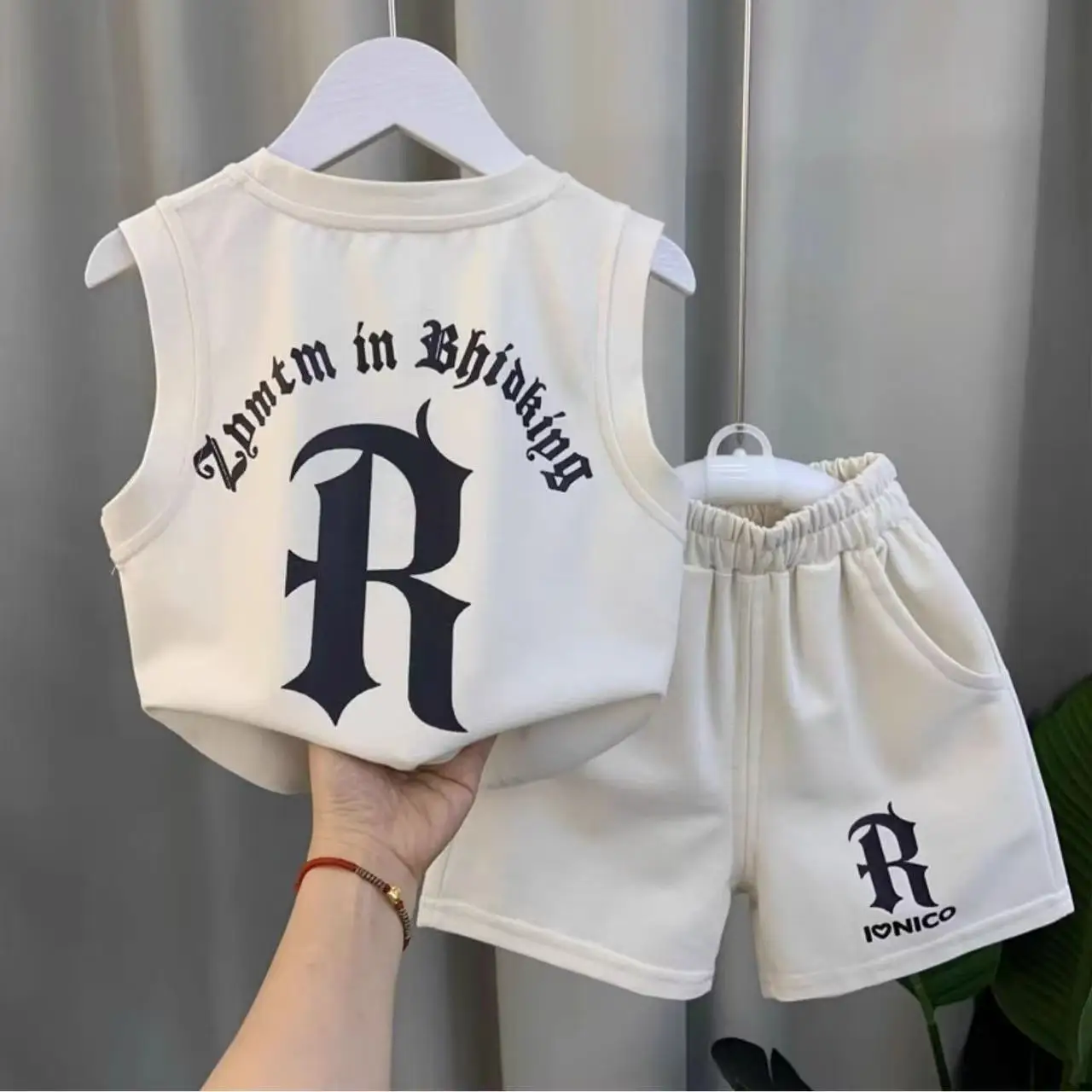 Children's Summer Clothing Set 2026 New Fashionable Boys and Babies Sleeveless T-shirt Shorts 2-Piece Girls' Casual Sports Set
Children's Summer Clothing Set 2026 New Fashionable Boys and Babies Sleeveless T-shirt Shorts 2-Piece Girls' Casual Sports Set
