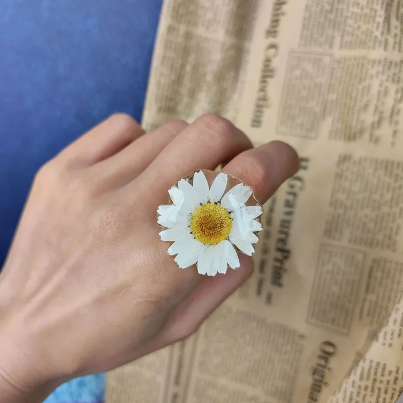 Unique Natural Daisy Rings Cute White Daisy Flower Adjustable Finger Rings Creative Handmaking Epoxy Resin Plant Rings Wholesale
Unique Natural Daisy Rings Cute White Daisy Flower Adjustable Finger Rings Creative Handmaking Epoxy Resin Plant Rings Wholesale