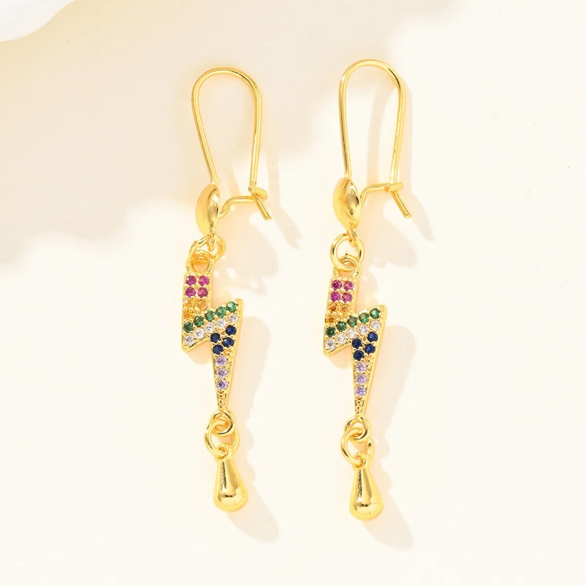 9999 gold versatile lightning-shaped ear jewelry in eco-friendly colors with subtle gemstone inlays, featuring fashionable
9999 gold versatile lightning-shaped ear jewelry in eco-friendly colors with subtle gemstone inlays, featuring fashionable