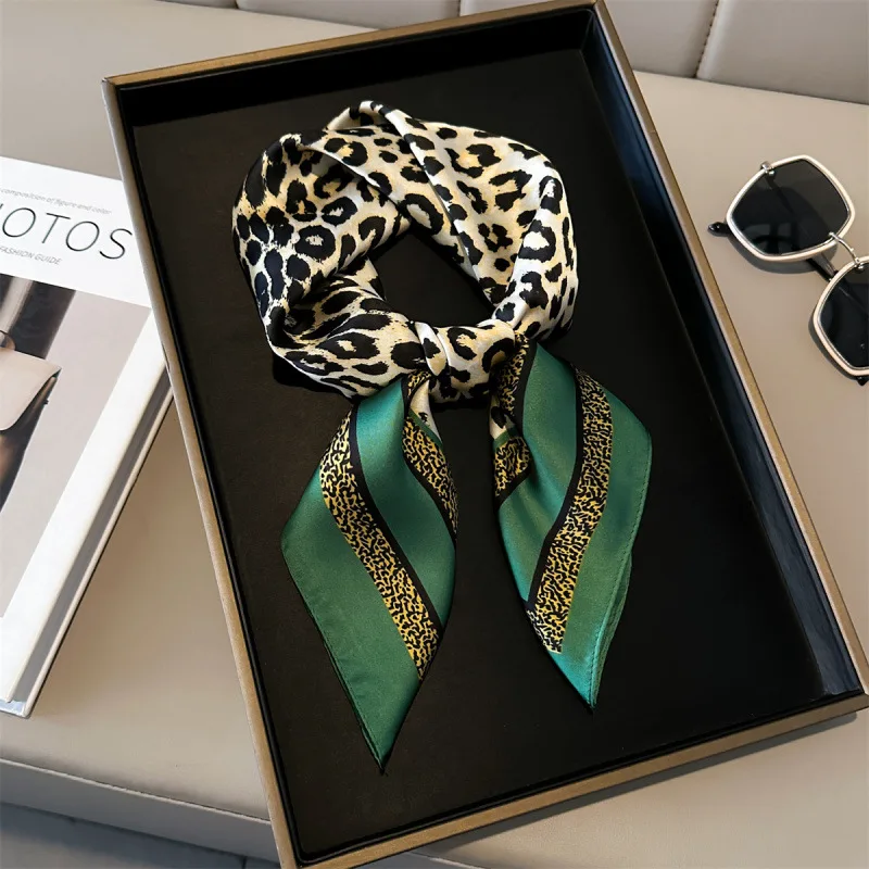 1pcs Luxury Square Scarf Cashew Print Bandana Women's Imitation Silk Scarf Casual Decoration 70cm Neckerchief Headband
1pcs Luxury Square Scarf Cashew Print Bandana Women's Imitation Silk Scarf Casual Decoration 70cm Neckerchief Headband