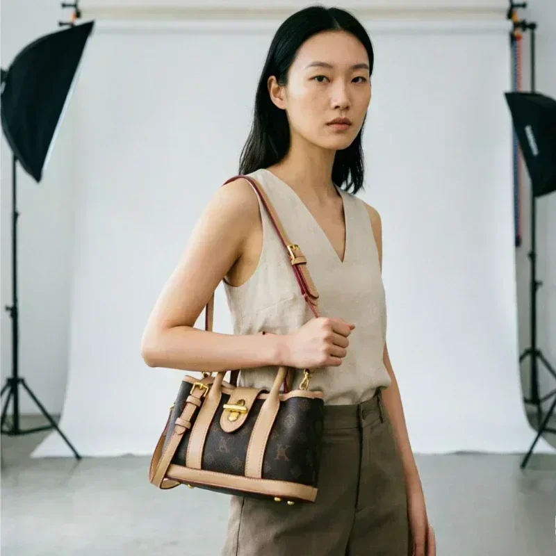 High-End Minimalist Unique Shopper Bag Messenger Purse For Women Casual Vintage Fashionable Trendy Elegant
High-End Minimalist Unique Shopper Bag Messenger Purse For Women Casual Vintage Fashionable Trendy Elegant