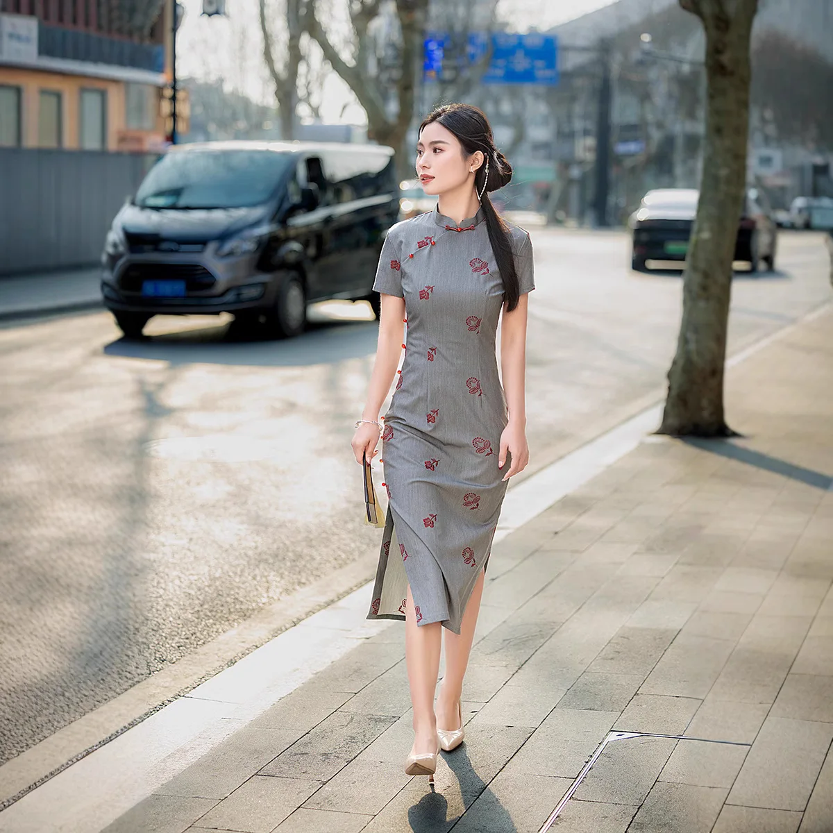 Китайское длинное платье с разрезом, женское сексуальное платье Cheongsam, традиционный воротник-стойка, Qipao, атласное платье для банкета, Vestidos
Китайское длинное платье с разрезом, женское сексуальное платье Cheongsam, традиционный воротник-стойка, Qipao, атласное платье для банкета, Vestidos