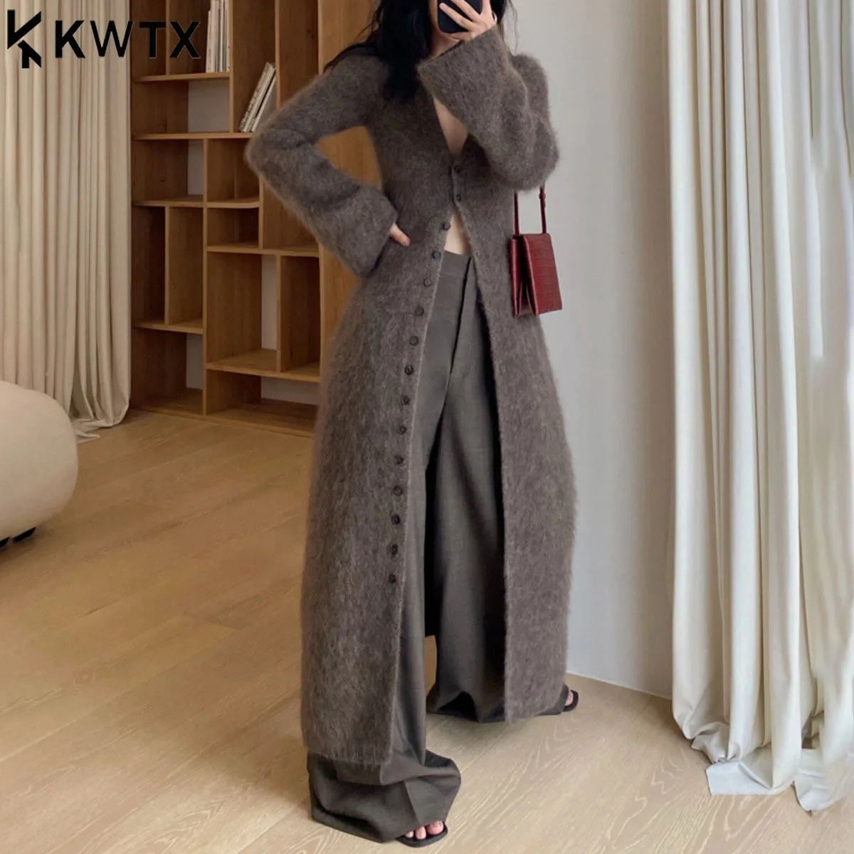 KWTX 2025 Новый осенне-зимний женский толстый вязаный кардиган с длинным v-образным вырезом и рукавами-колокольчиками, однобортный, винтажный, повседневный, элегантный
KWTX 2025 Новый осенне-зимний женский толстый вязаный кардиган с длинным v-образным вырезом и рукавами-колокольчиками, однобортный, винтажный, повседневный, элегантный