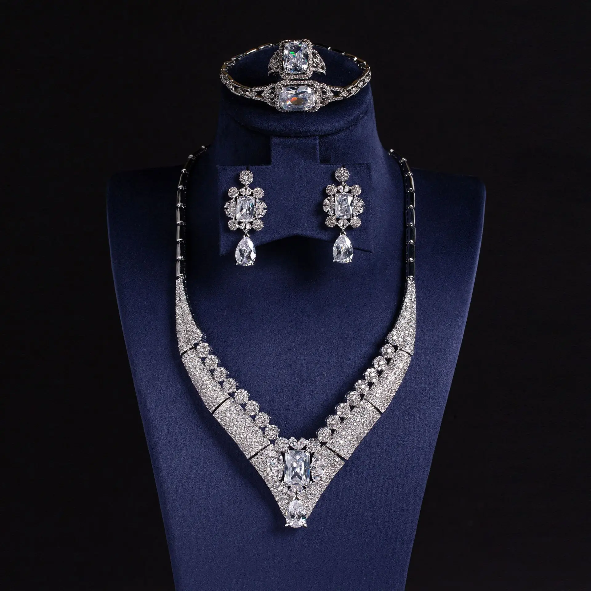 Women's Zircon Sparkling Necklace and Earring Set for Weddings and Evening Parties
Women's Zircon Sparkling Necklace and Earring Set for Weddings and Evening Parties