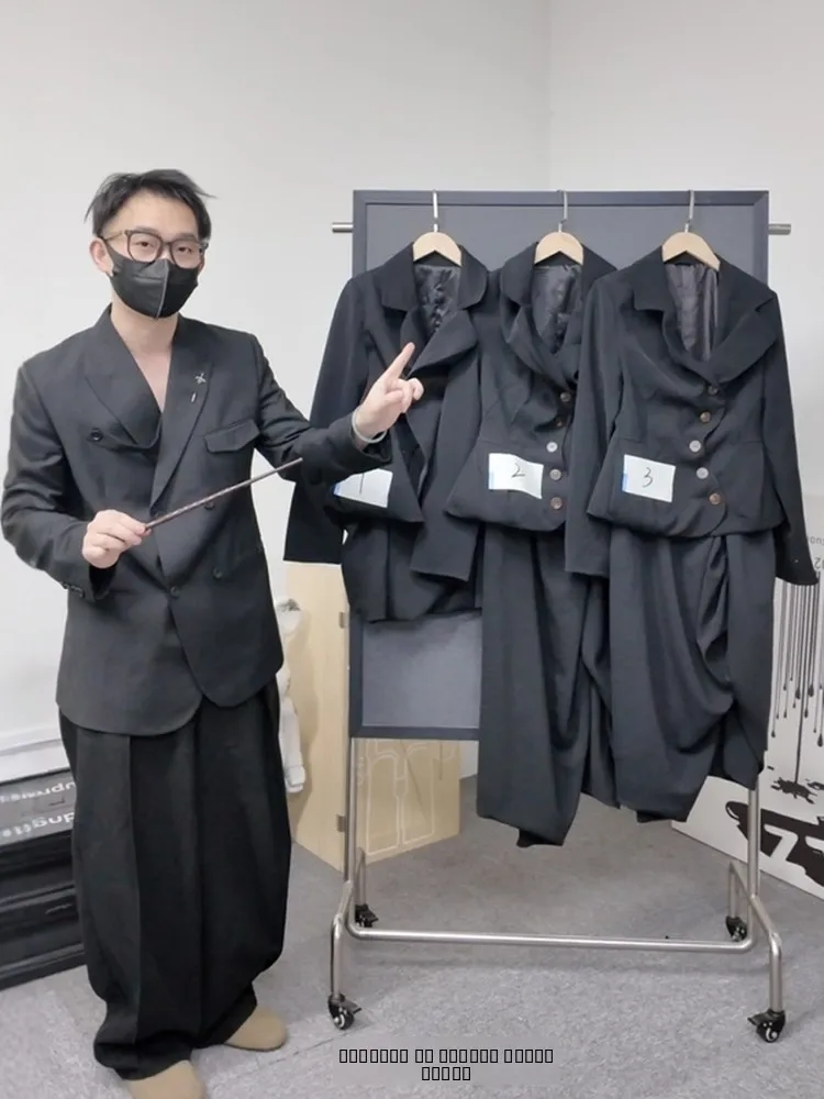 Костюм ZT Drunken Minori: винтажный плиссированный жакет и юбка в стиле ретро, оригинальный дизайн, приталенный крой
Костюм ZT Drunken Minori: винтажный плиссированный жакет и юбка в стиле ретро, оригинальный дизайн, приталенный крой