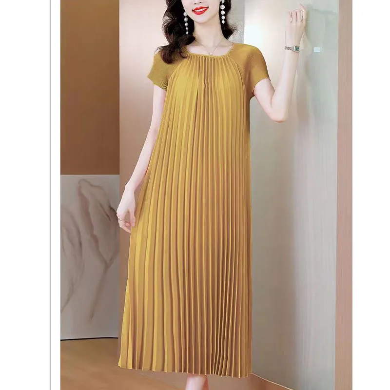Ladies' New Dress Loose Pleated Skirt Short Sleeve Pleated Skirt Line Fat Slim Round Neck Simple And Comfortable Female Dress
Ladies' New Dress Loose Pleated Skirt Short Sleeve Pleated Skirt Line Fat Slim Round Neck Simple And Comfortable Female Dress