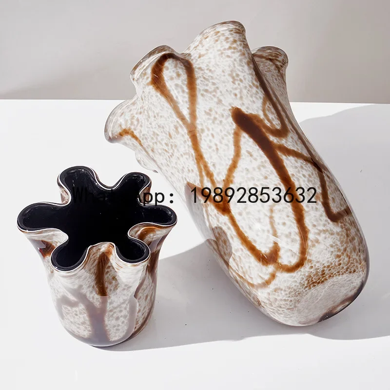 Modern Simple Brown Irregular Striped Large Mouth Glazed Vase
Modern Simple Brown Irregular Striped Large Mouth Glazed Vase