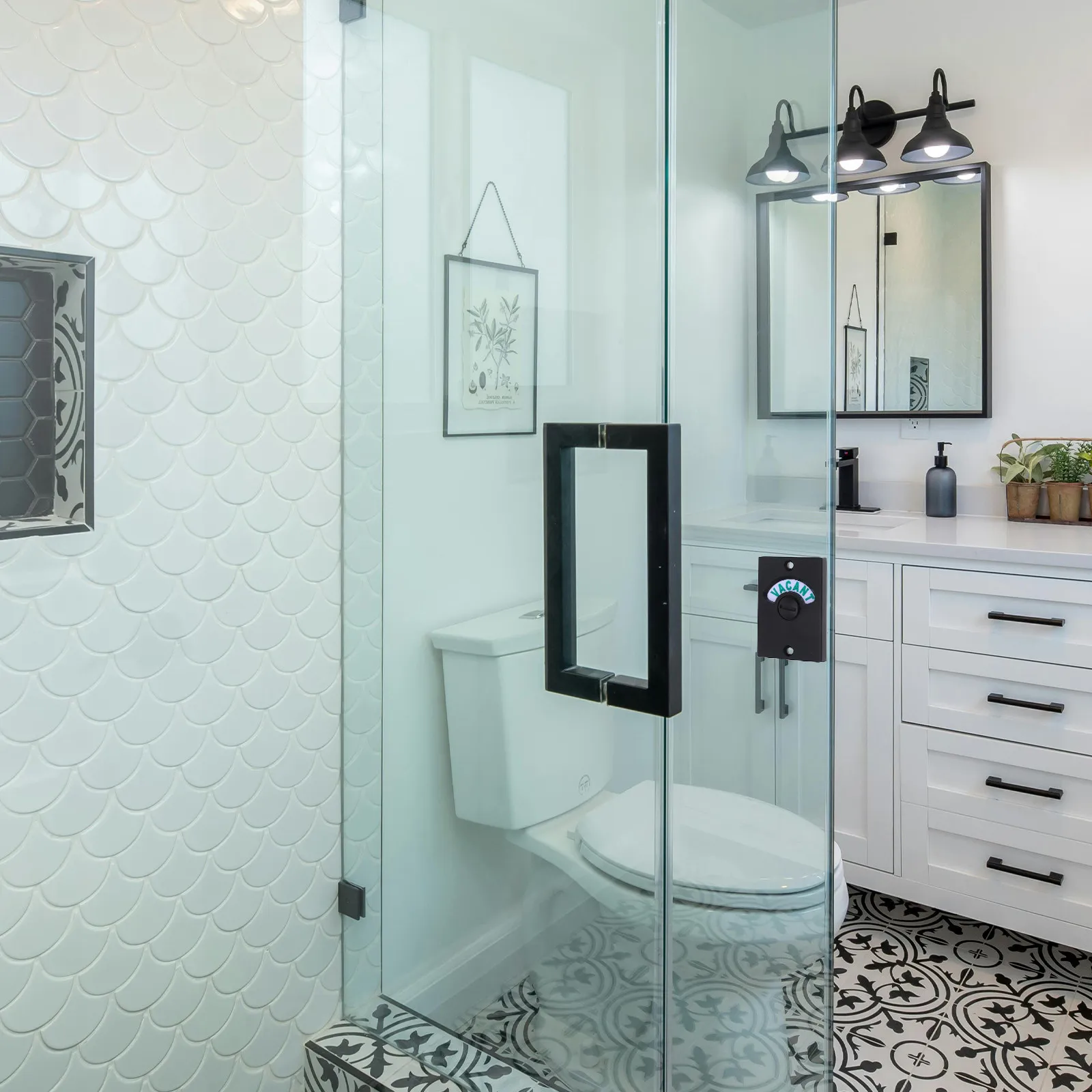 Комплект черных индикаторных замков-защелок для дверей туалетных кабинок с индикатором занятости (свободно/занят)
Комплект черных индикаторных замков-защелок для дверей туалетных кабинок с индикатором занятости (свободно/занят)