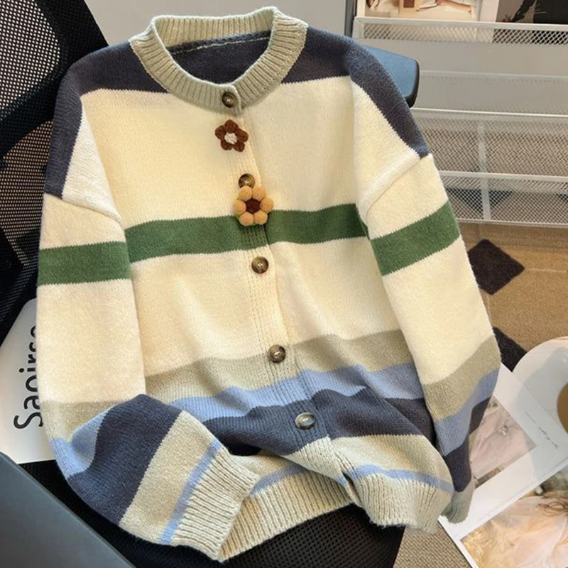 O-Neck Striped Single Breasted Cardigan Coat Autumn Flower Fashion Patchwork Coat Women's Loose Casual Preppy Style Sweater Coat
O-Neck Striped Single Breasted Cardigan Coat Autumn Flower Fashion Patchwork Coat Women's Loose Casual Preppy Style Sweater Coat