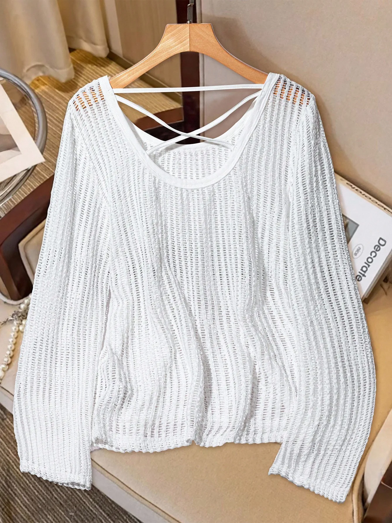 White casual breathable sweater, for home, commuting, and vacation
White casual breathable sweater, for home, commuting, and vacation