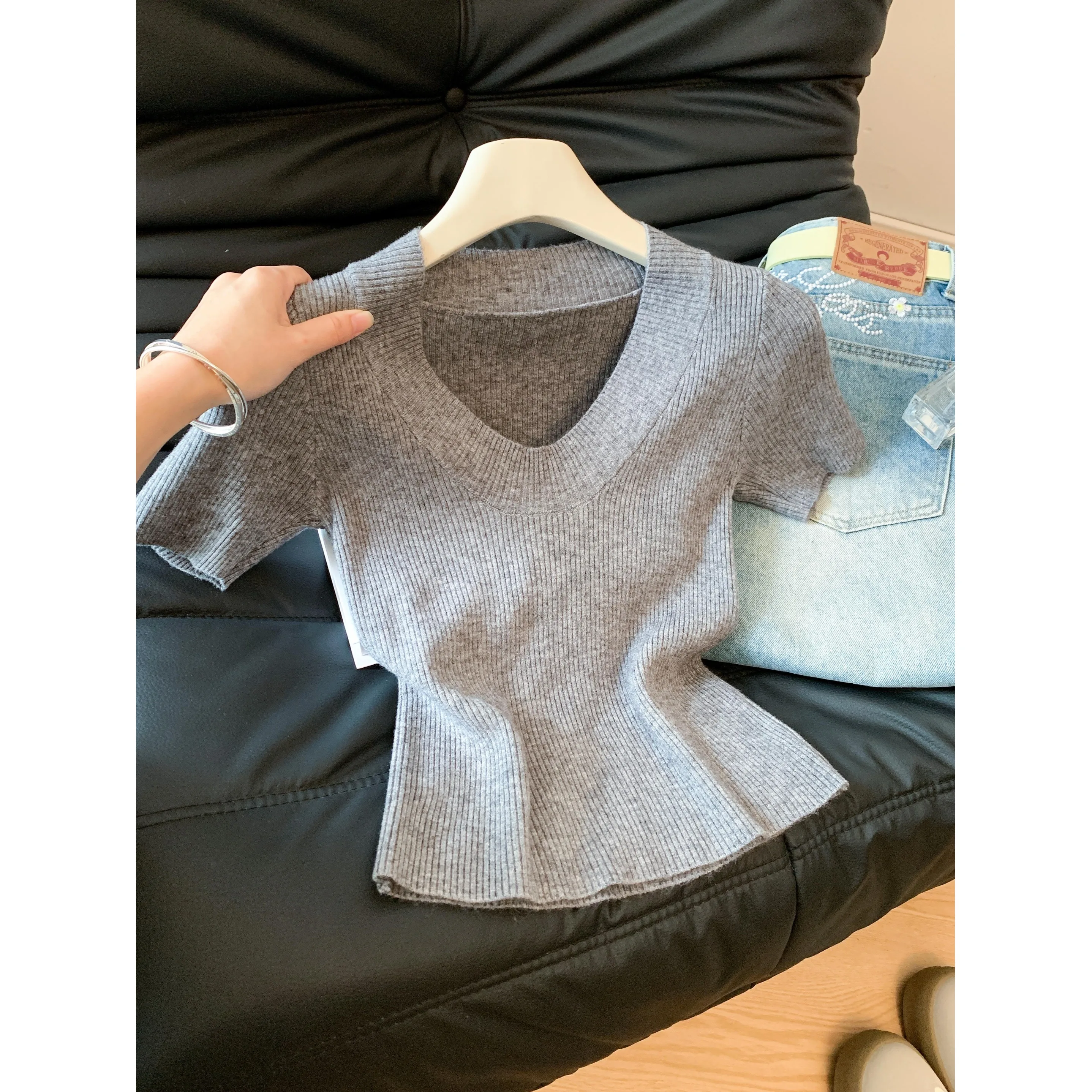 Korean Style U-Neck Short Sleeve Low round Neck Show Clavicle Women's Spring Summer Casual Slimming Personality T-Shirt Knitwear
Korean Style U-Neck Short Sleeve Low round Neck Show Clavicle Women's Spring Summer Casual Slimming Personality T-Shirt Knitwear