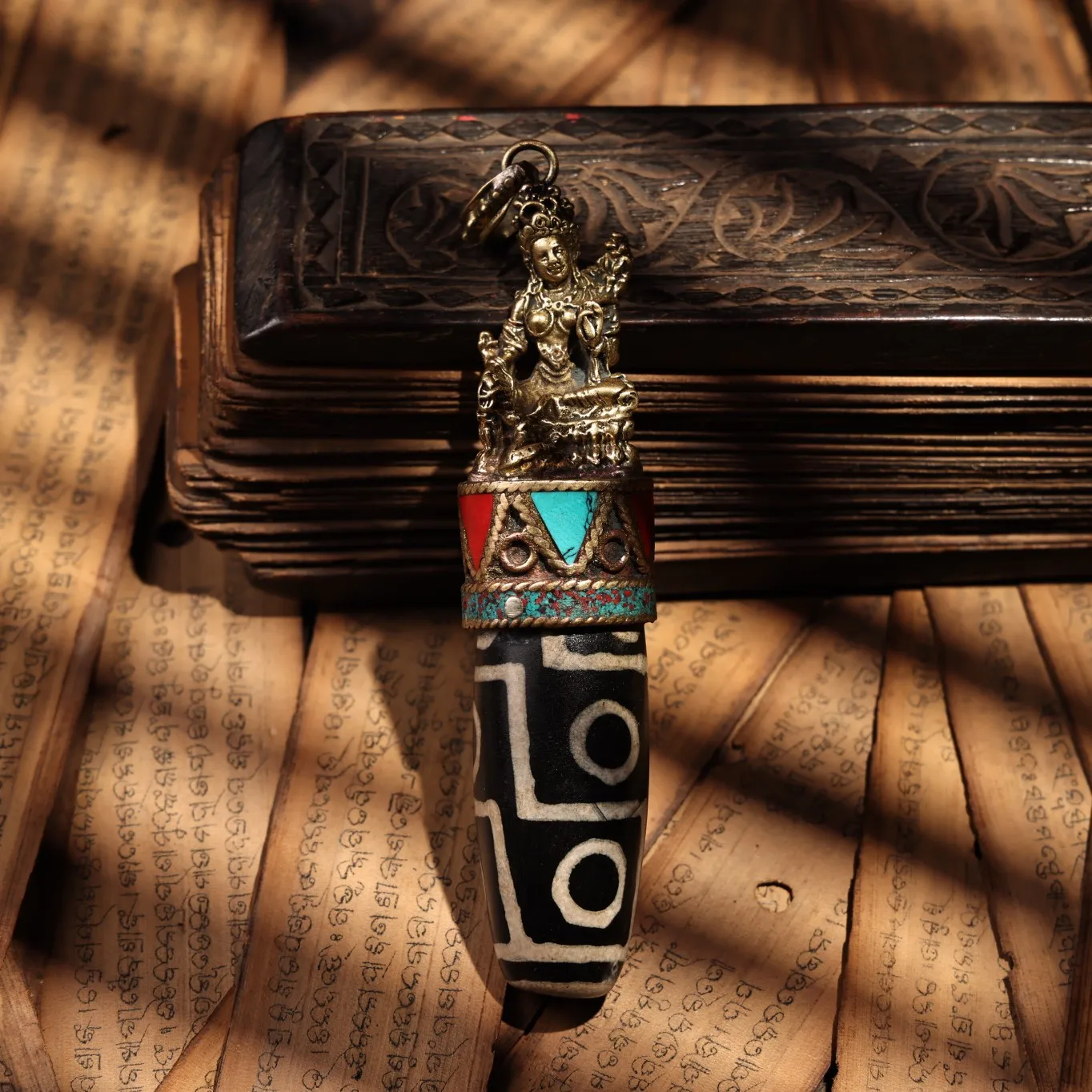 4"Tibetan Temple Collection Old Bronze Mosaic gZi Beads Turquoise Green Tara Buddha necklace Amulet Dharma Town House Exorcism
4"Tibetan Temple Collection Old Bronze Mosaic gZi Beads Turquoise Green Tara Buddha necklace Amulet Dharma Town House Exorcism