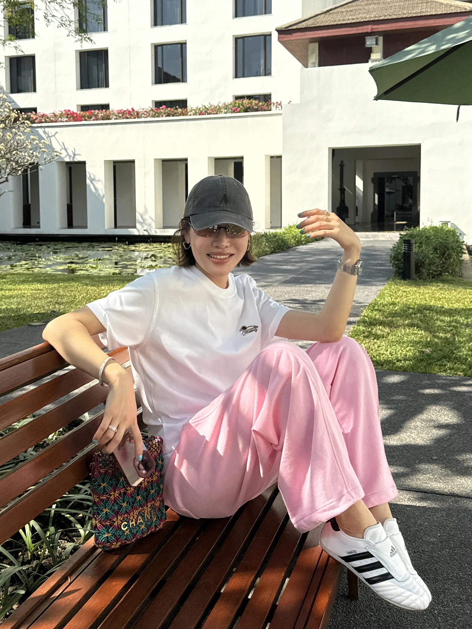 Новая женская футболка свободного кроя с коротким рукавом, плотная, с вышивкой, стройнящий дизайн, комфортная, дышащая, из смесового хлопка
Новая женская футболка свободного кроя с коротким рукавом, плотная, с вышивкой, стройнящий дизайн, комфортная, дышащая, из смесового хлопка