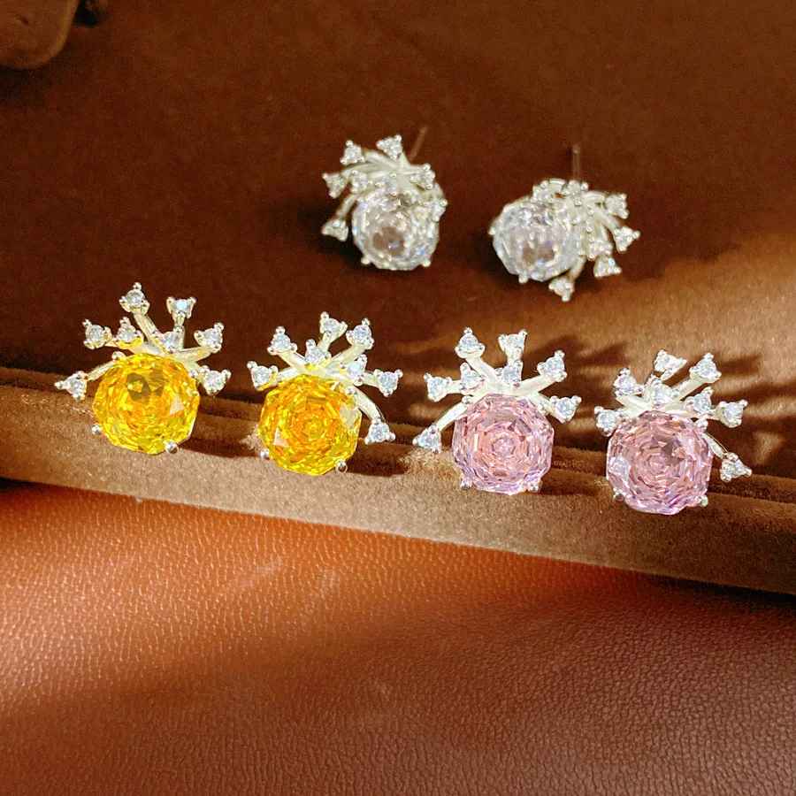 Shiny Yellow Zircon Stud Earrings for Women Dedicate Square Crown Flower Ear Studs Sweet Wedding Party Ear Jewelry Gifts
Shiny Yellow Zircon Stud Earrings for Women Dedicate Square Crown Flower Ear Studs Sweet Wedding Party Ear Jewelry Gifts
