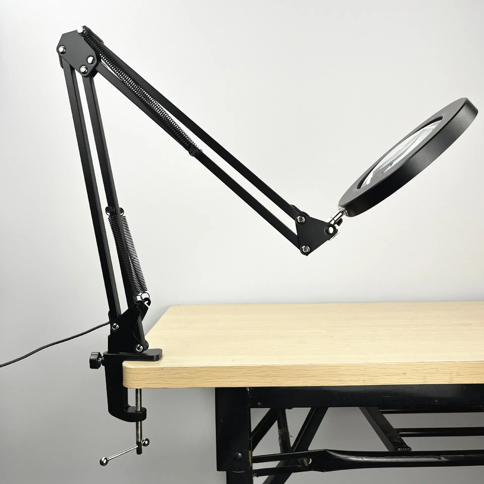 Magnifier LED Lamp Magnifying Glass with Light LED Reading Light with Clamp Stand Craft 3 Color Light Lamp
Magnifier LED Lamp Magnifying Glass with Light LED Reading Light with Clamp Stand Craft 3 Color Light Lamp