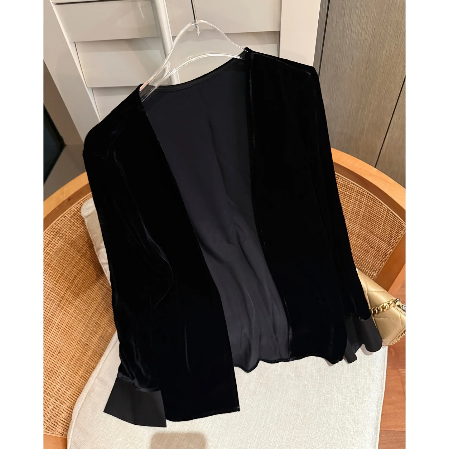 Шелковый бархатный длинный свеч Bla, открытый кардиган, утягивающая верхняя одежда Ele Sle, ранняя осень, женское утепленное пальто Faion
Шелковый бархатный длинный свеч Bla, открытый кардиган, утягивающая верхняя одежда Ele Sle, ранняя осень, женское утепленное пальто Faion