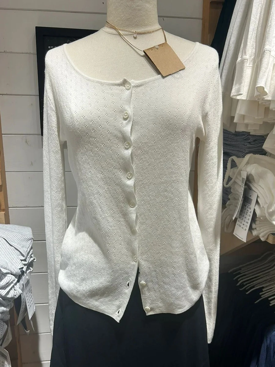 Vintage Hollow Out White Knitted T-shirt Women Autumn O-Neck Single Breasted Cotton Tshirts Solid Sweet Basic Long Sleeve Tees
Vintage Hollow Out White Knitted T-shirt Women Autumn O-Neck Single Breasted Cotton Tshirts Solid Sweet Basic Long Sleeve Tees