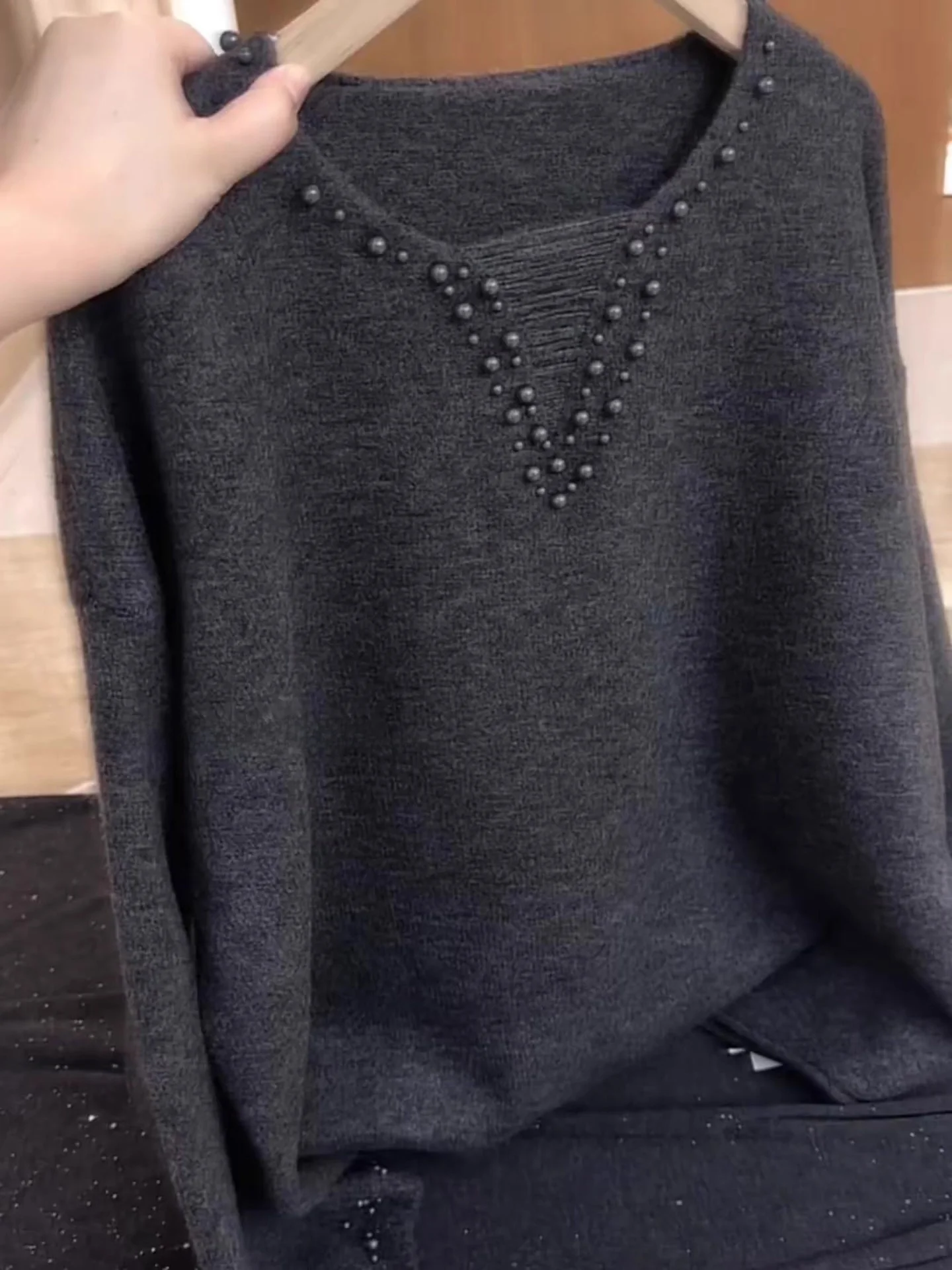 Korean Sle Deep ey Pearl Embellied round Ne Knitwear Women's Faionable Design Autumn Winter Top Trendy Long Sve ...
Korean Sle Deep ey Pearl Embellied round Ne Knitwear Women's Faionable Design Autumn Winter Top Trendy Long Sve ...