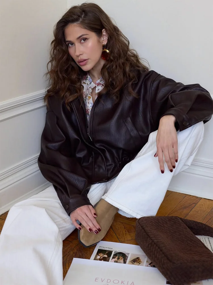 Women Lapel Zipper Leather Jacket Chic Retro Full Sleeve Loose Short Pocket Coats 2026 Fashion Lady Daily Office Street Coat
Women Lapel Zipper Leather Jacket Chic Retro Full Sleeve Loose Short Pocket Coats 2026 Fashion Lady Daily Office Street Coat