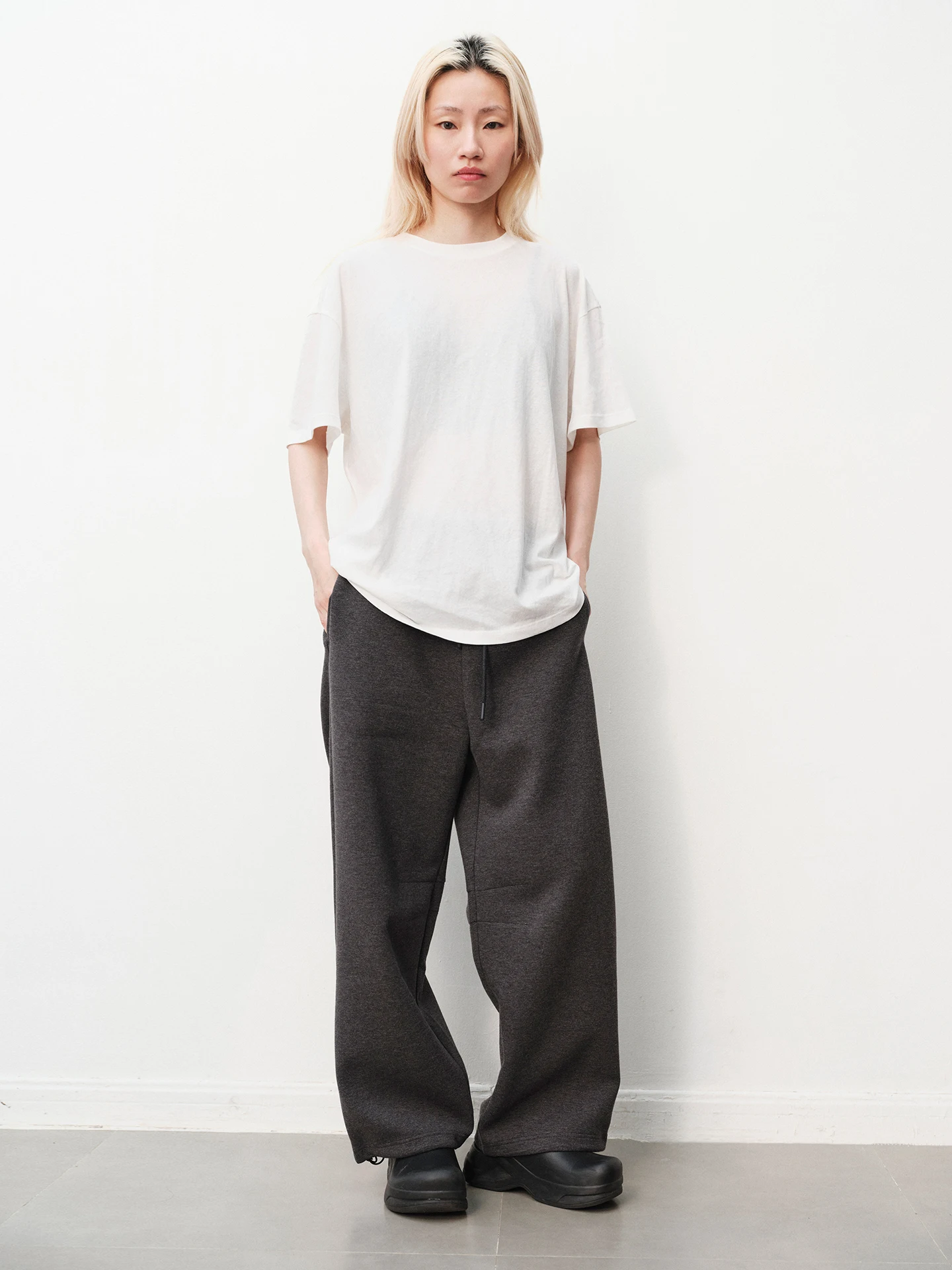 Casual Loose Straight Leg Pants Women's Double-Sided Air Knitted Fabric Simple Design Early Spring New Arrival Ladies Trousers
Casual Loose Straight Leg Pants Women's Double-Sided Air Knitted Fabric Simple Design Early Spring New Arrival Ladies Trousers
