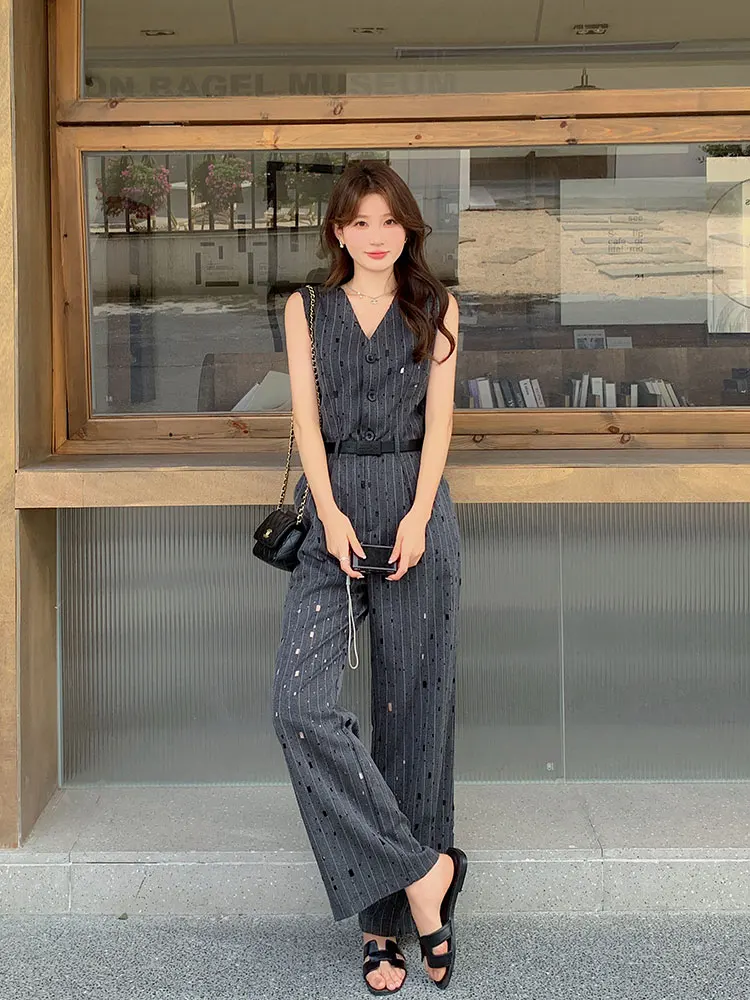 Deep Grey Sequin Striped Pants Women Summer 2026 New Elegant Slimming High-End Feeling Wide Leg Pants Street Style
Deep Grey Sequin Striped Pants Women Summer 2026 New Elegant Slimming High-End Feeling Wide Leg Pants Street Style