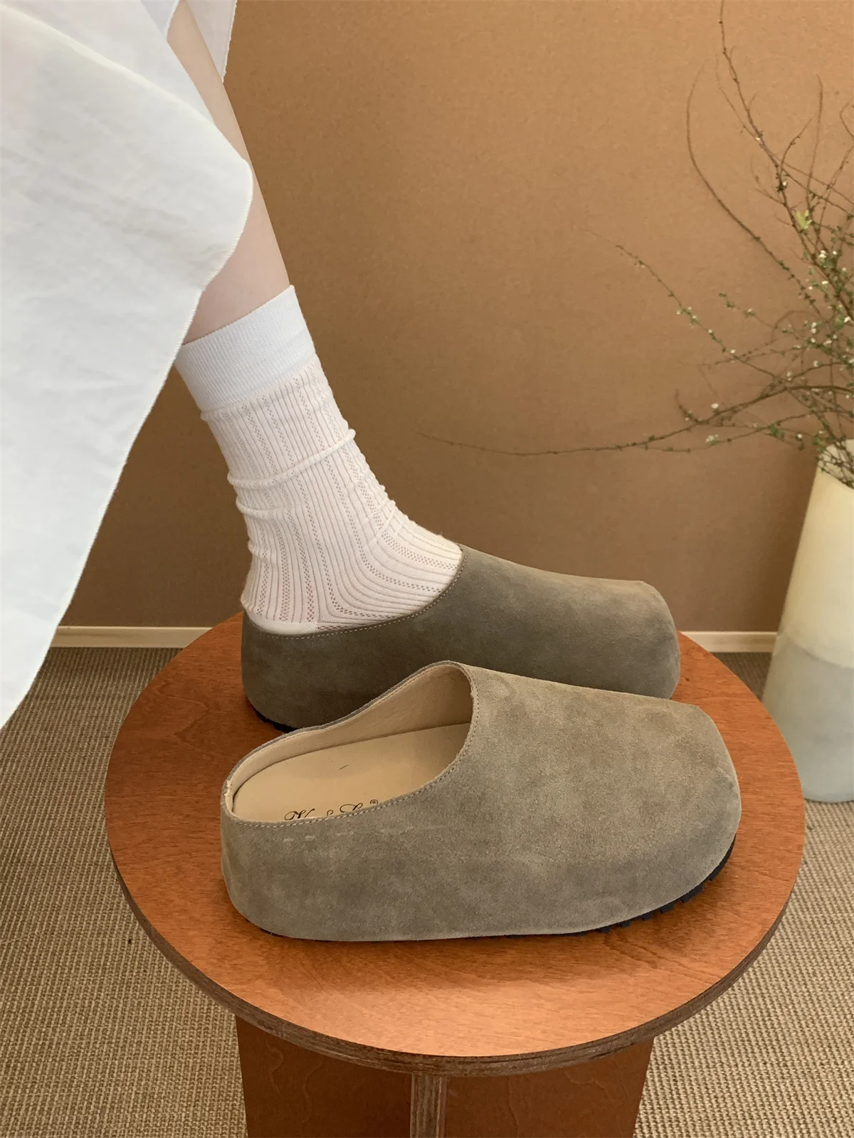 Flats Platform Women Slippers New Sandals Mules Shoes 2025 Summer Loafers Slingback Casual Shoes Top Quality Brand Classic Women
Flats Platform Women Slippers New Sandals Mules Shoes 2025 Summer Loafers Slingback Casual Shoes Top Quality Brand Classic Women